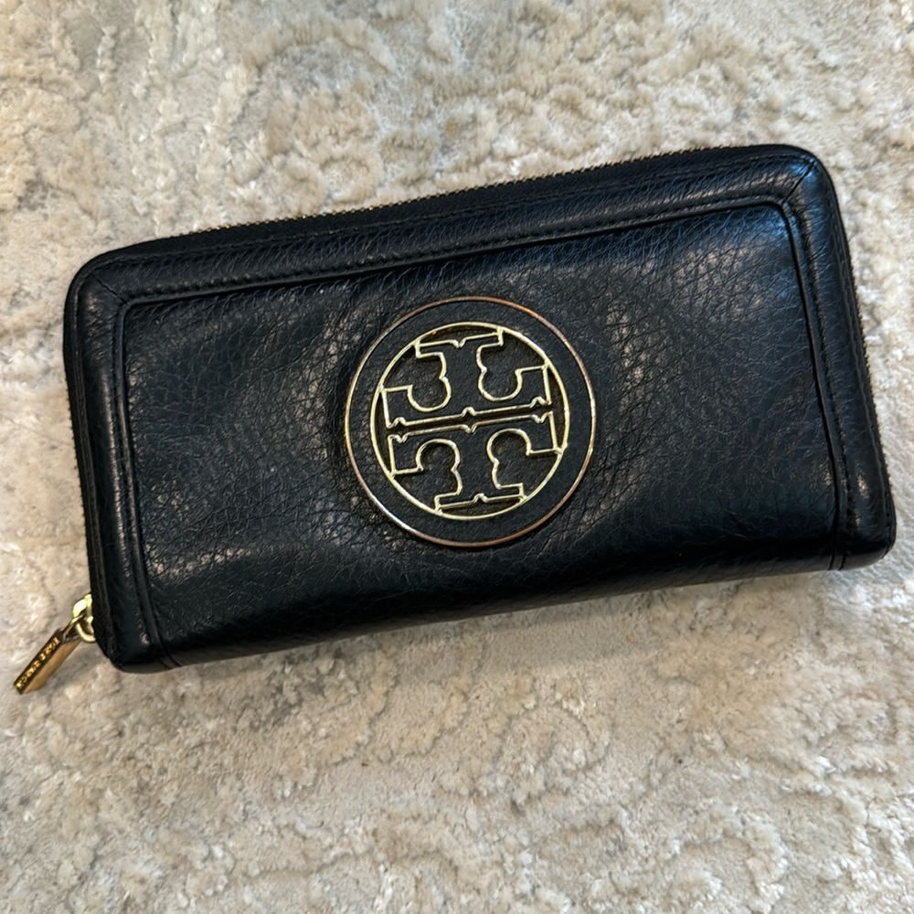 black leather tory burch wallet